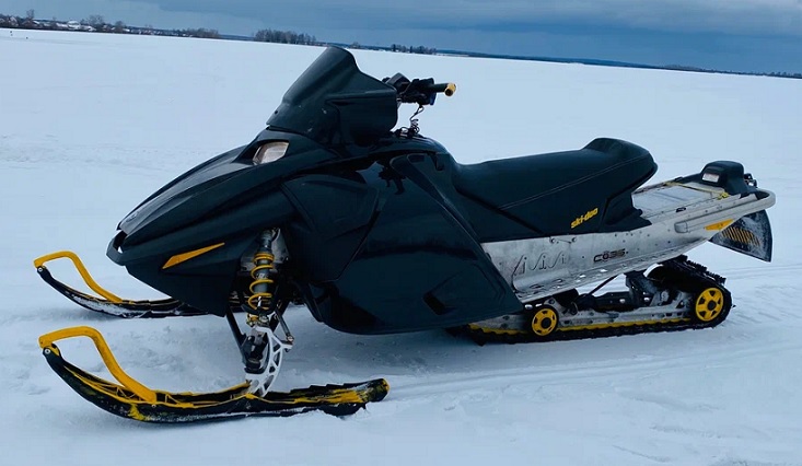 ���������� ����� �� BRP (���) Ski-Doo MXZ Renegade X 1000 � �������