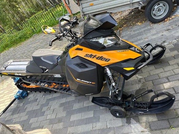 ���������� ����� �� BRP (���) Ski-Doo Summit 800 � �������