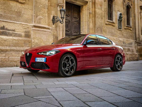����������� ���� �� Alfa Romeo Giulia (���� ����� ������) � �������