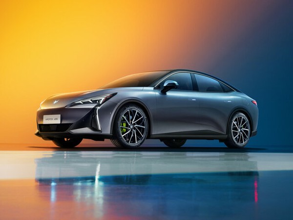 ����������� ���� �� Arcfox Alpha S5 (�������� ����� �5) � �������