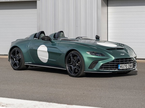 ����������� ���� �� Aston Martin V12 Speedster (����� ������ �12 ���������) � �������