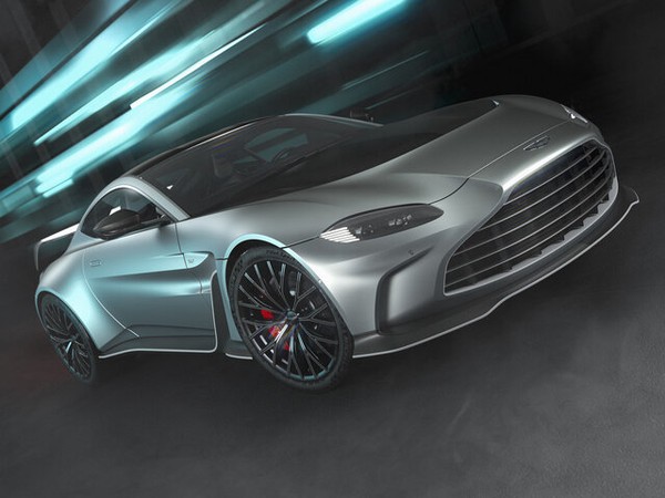 ����������� ���� �� Aston Martin V12 Vantage (����� ������ �12 �������) � �������