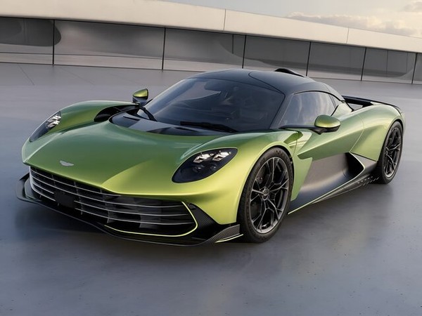 ����������� ���� �� Aston Martin Valhalla (����� ������ ��������) � �������
