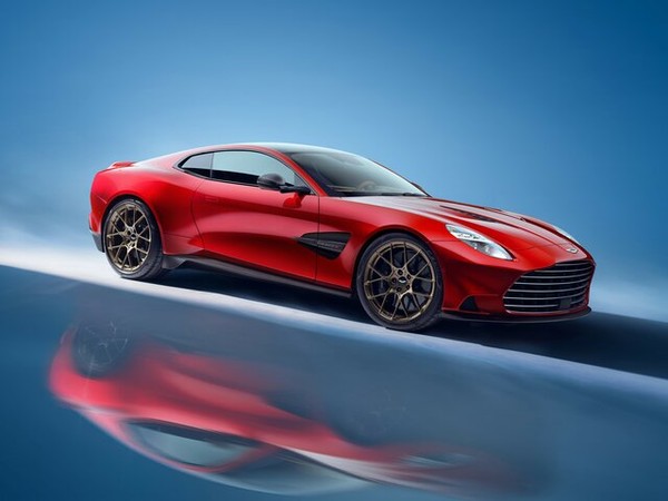 ����������� ���� �� Aston Martin Vanquish (����� ������ ��������) � �������
