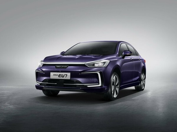 ����������� ���� �� BAIC EU7 (���� ��7) � �������