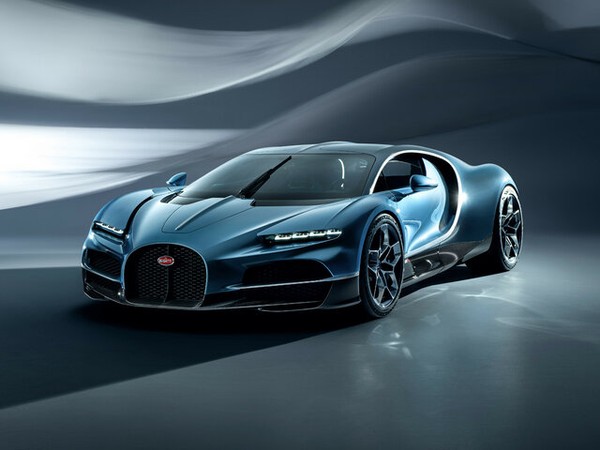 ����������� ���� �� Bugatti Tourbillon (������� ����������) � �������