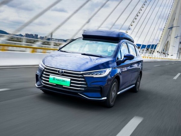 ����������� ���� �� BYD Song Max (��� ���� �����) � �������