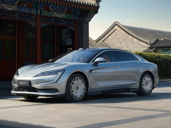 ����������� ���� �� BYD Yangwang U7 (��� �������� �7) � �������