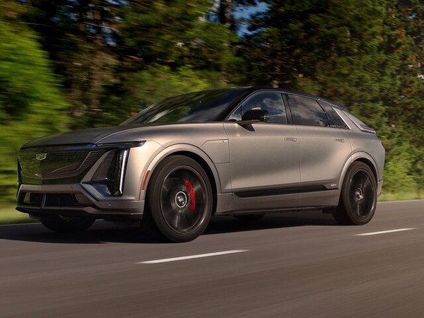 ����������� ���� �� Cadillac Lyriq-V (�������� ������-�) � �������