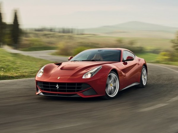 ����������� ���� �� Ferrari F12 (������� �12) � �������