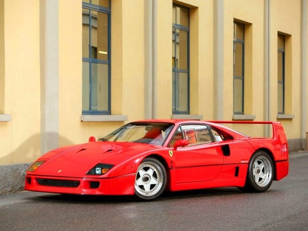 ����������� ���� �� Ferrari F40 (������� �40) � �������