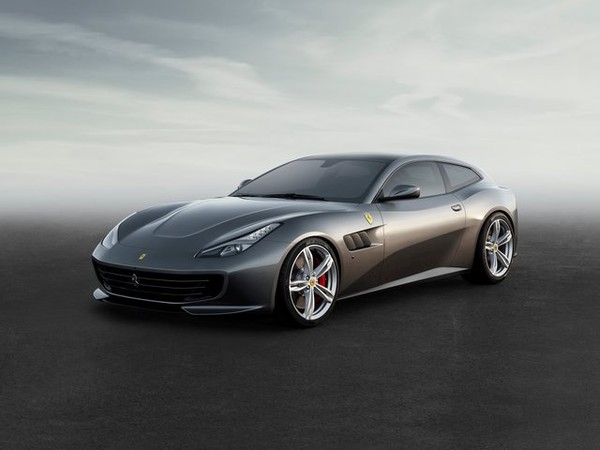 ����������� ���� �� Ferrari GTC4Lusso (������� ���4�����) � �������