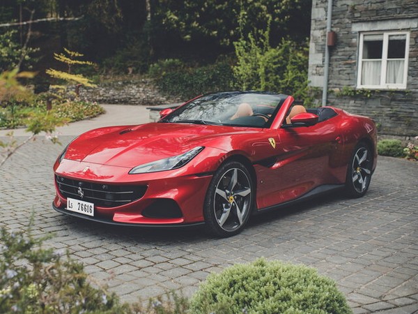 ����������� ���� �� Ferrari Portofino (������� ���������) � �������
