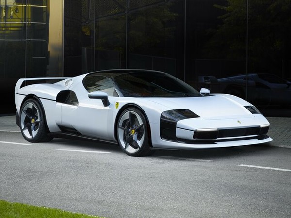 ����������� ���� �� Ferrari SC40 (������� ��40) � �������