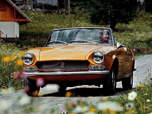 ����������� ���� �� Fiat 124 Sport Spider (���� 124 ����� �������) � �������