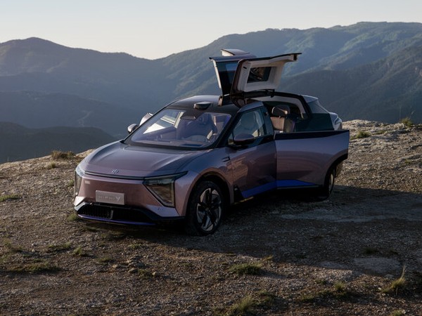 ����������� ���� �� HiPhi Y (����� �) � �������