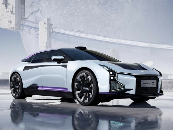 ����������� ���� �� HiPhi Z (����� �) � �������