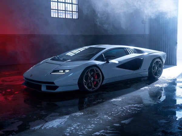 ����������� ���� �� Lamborghini Countach LPI 800-4 (����������� �������� ��� 800-4) � �������