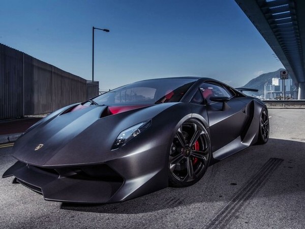����������� ���� �� Lamborghini Sesto Elemento (����������� ����� ��������) � �������