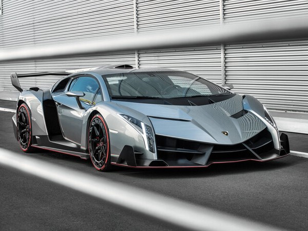 ����������� ���� �� Lamborghini Veneno (����������� ������) � �������