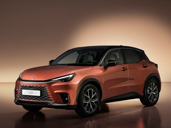 ����������� ���� �� Lexus LBX (����� ���) � �������