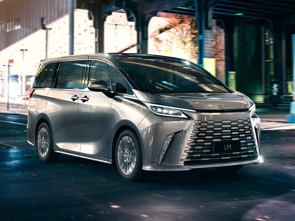 ����������� ���� �� Lexus LM (����� ��) � �������