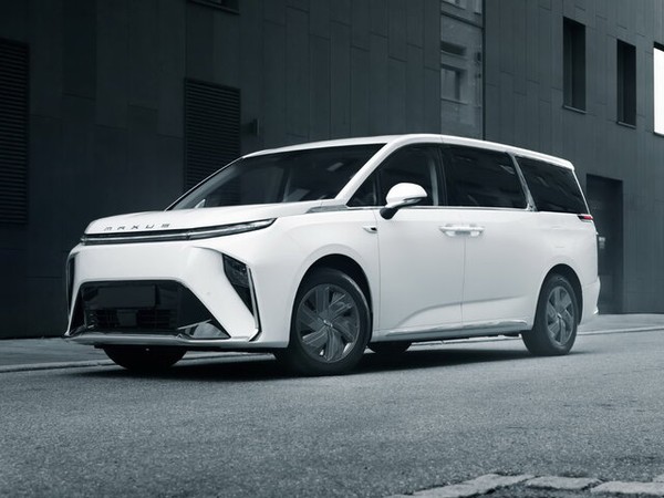 ����������� ���� �� Maxus MIFA 9 (����� ���� 9) � �������