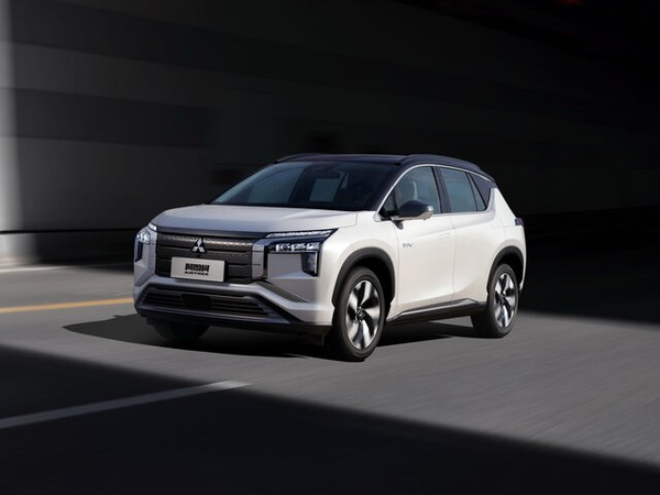 ����������� ���� �� Mitsubishi Airtrek (�������� �������) � �������