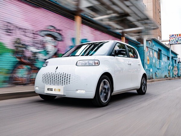 ����������� ���� �� Ora White Cat (��� ����� ���) � �������