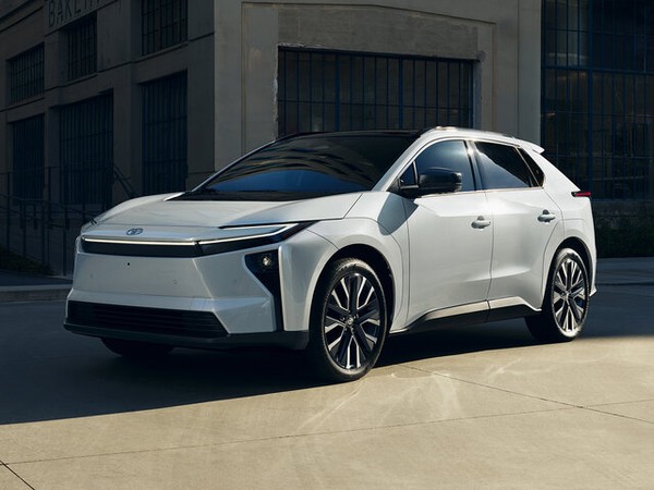 ����������� ���� �� Toyota bZ (������ ��) � �������