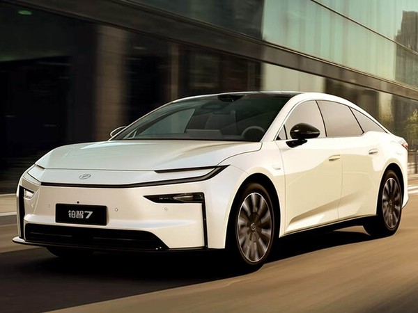 ����������� ���� �� Toyota bZ7 (������ ��7) � �������