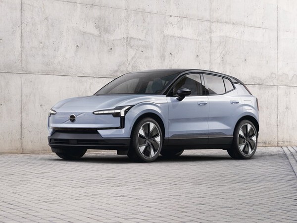 ����������� ���� �� Volvo EX30 (������ ��30) � �������