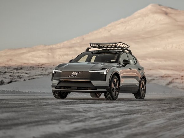 ����������� ���� �� Volvo EX30 Cross Country (������ ��30 ����� ������) � �������