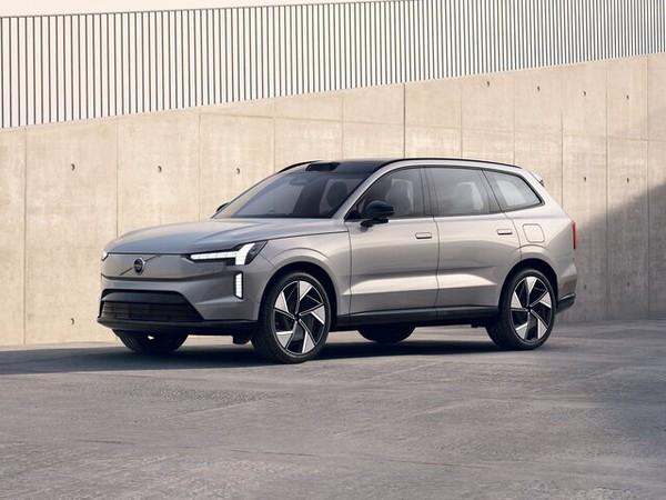 ����������� ���� �� Volvo EX90 (������ ��90) � �������