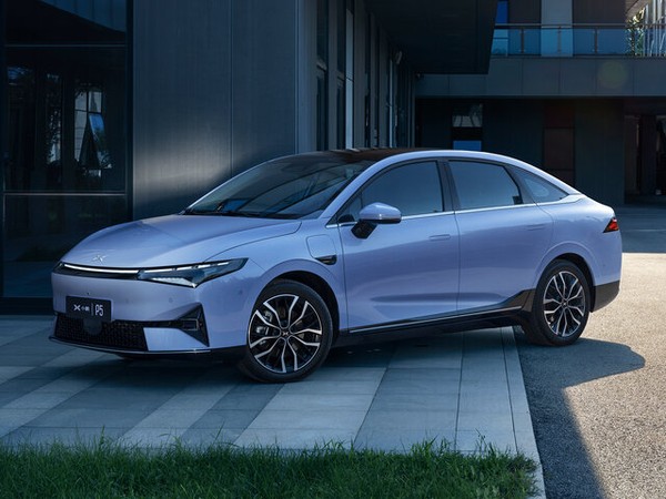 ����������� ���� �� Xpeng P5 (����� �5) � �������
