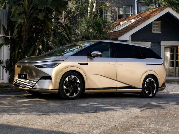 ����������� ���� �� Xpeng X9 (����� �9) � �������