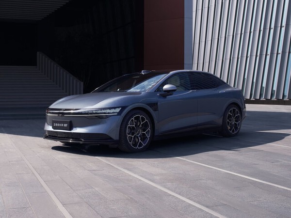 ����������� ���� �� Zeekr 007 (���� 007) � �������